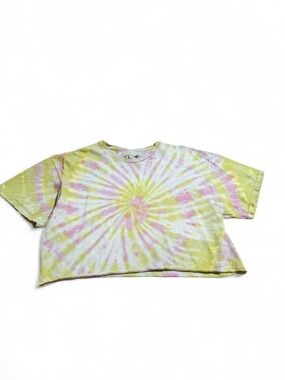 Tie-Dye Spiral Cropped Tee in Yellow & Pink